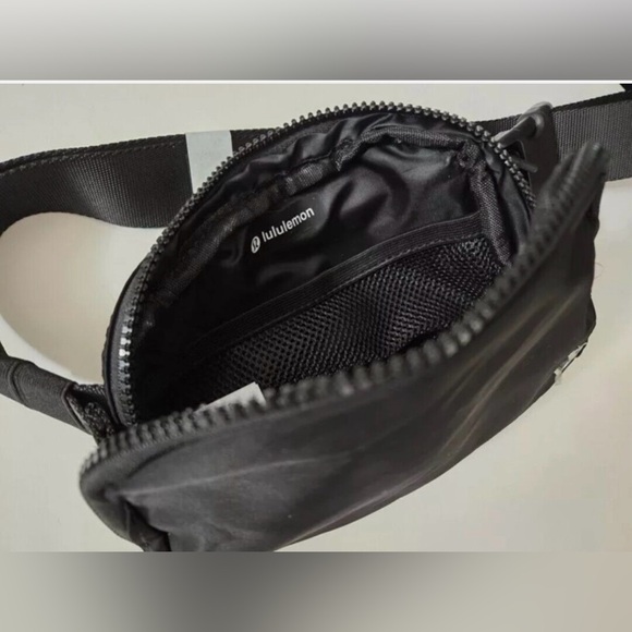 NWT Lululemon everywhere belt bag - Picture 2 of 7
